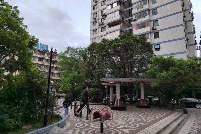 ECNU Centre/bright room zhong shan park2/3/4/jiang su lu 2/11 international roommates