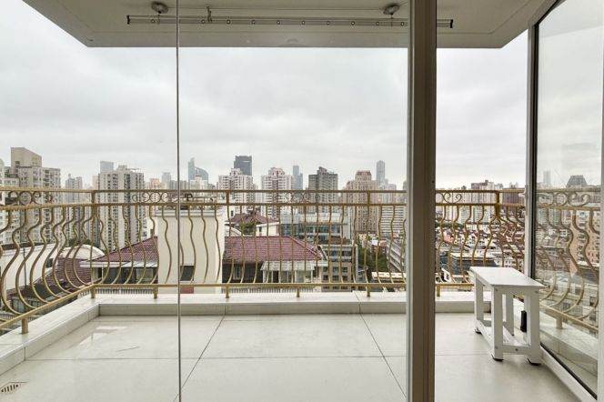 3Bdrs 2Baths /Modern&Spacious&Bright /Nice Compound/open balcony/L7/13 Changshou Rd