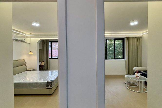  1Bdr 1bath Apt/New&Bright/L11/13 Longde Rd/Su Zhou Creek/Zhong Shan Park/stairs