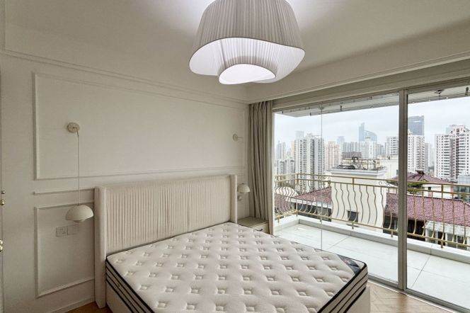 3Bdrs 2Baths /Modern&Spacious&Bright /Nice Compound/open balcony/L7/13 Changshou Rd