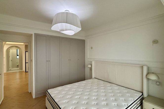 3Bdrs 2Baths /Modern&Spacious&Bright /Nice Compound/open balcony/L7/13 Changshou Rd