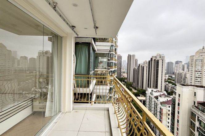 3Bdrs 2Baths /Modern&Spacious&Bright /Nice Compound/open balcony/L7/13 Changshou Rd