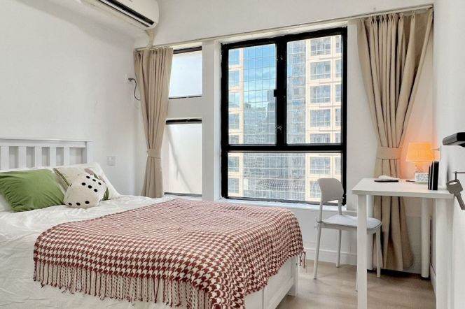 Jingan district,bright room near Hanzhong rd,close to ECNU/TJU