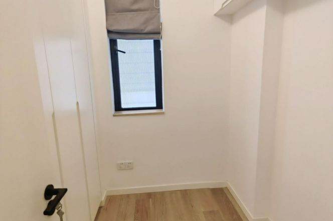 Modern 1+1 br next JiaoTong University ,2 mins walking to L 10/11