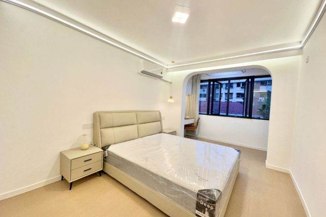 Newly Renovated Spacious 1Br/2Lr/1Bt@L2/3/4 Zhongshan Park&Suzhou Creek River 