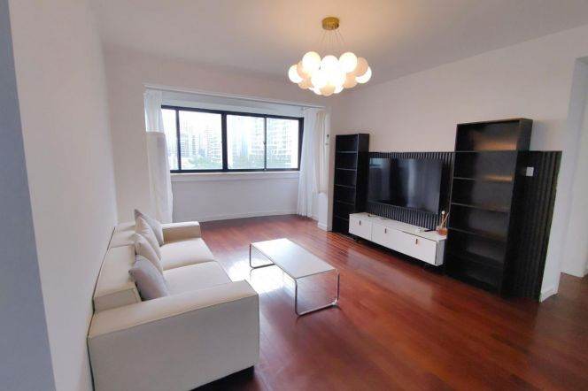 Bright 2 br with open view ,5 mins to West Bund, Xuhui. L 4/12 DaMuQiao St.