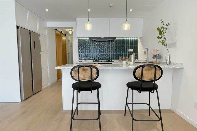  Spacious 3br with Balcony @Changning &Parking   L2/15 