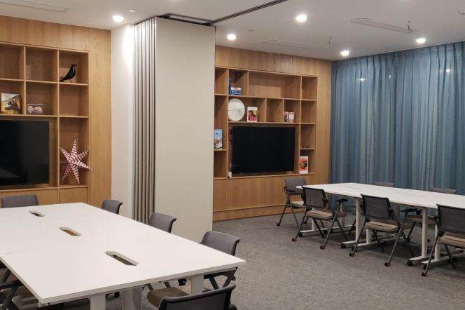 Fully Equipped Office for Teams of 10-12: Natural Light, Affordable Pricing