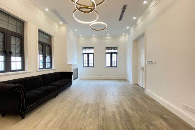 Huaihai rd 4br200sqm with terrace