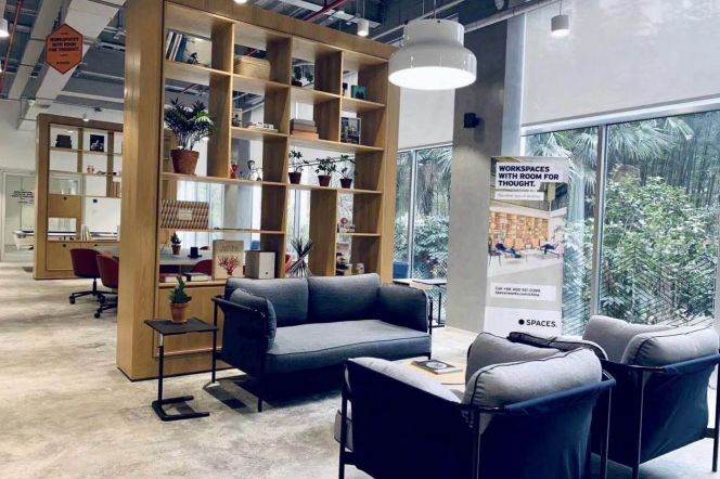 12+4 Office Layout: Large Window, Immediate Occupancy, Extremely Cost-effective