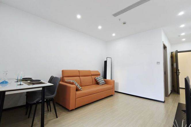 Quality 2br apt in Jing'an Nr Line2&11 JiangsuRd