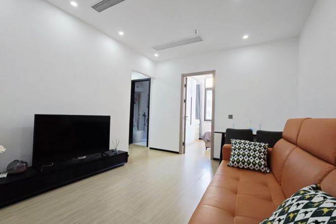 Quality 2br apt in Jing'an Nr Line2&11 JiangsuRd