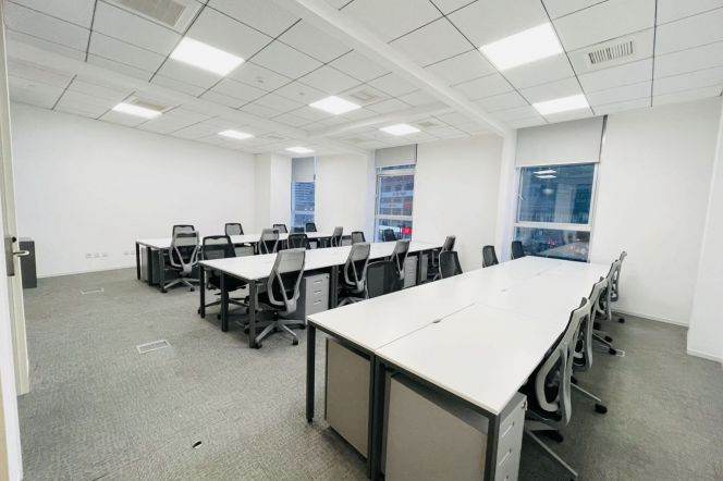 12+4 Office Layout: Large Window, Immediate Occupancy, Extremely Cost-effective