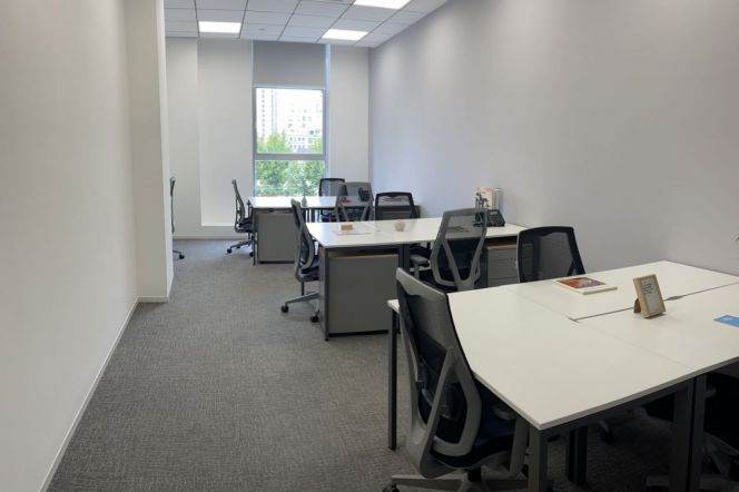 Fully Equipped Office for Teams of 10-12: Natural Light, Affordable Pricing