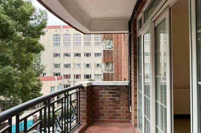 Valuable 3Brs in Artist Court