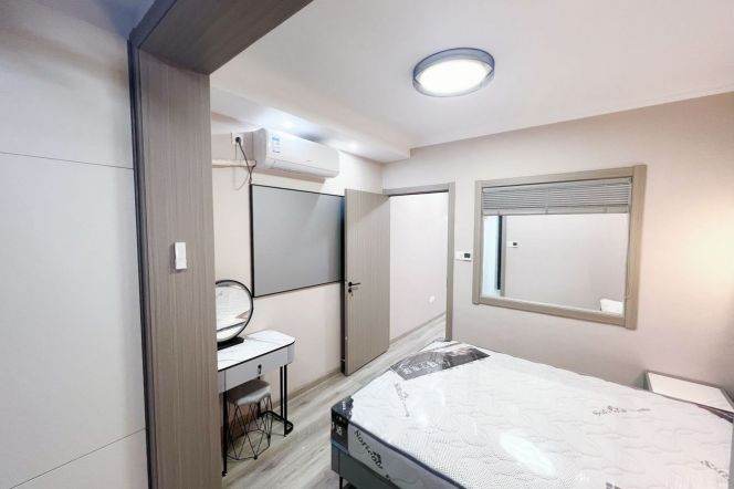 Bright & cozy 2-bedroom apartment located within walking distance to North Xizang Road Station