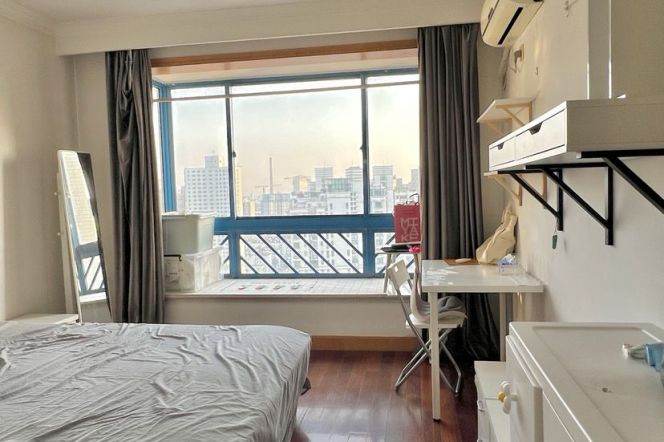Huangpu district,master bedroom near Lujiabang rd,lines8/9,tub/balcony 