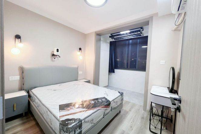 Bright & cozy 2-bedroom apartment located within walking distance to North Xizang Road Station