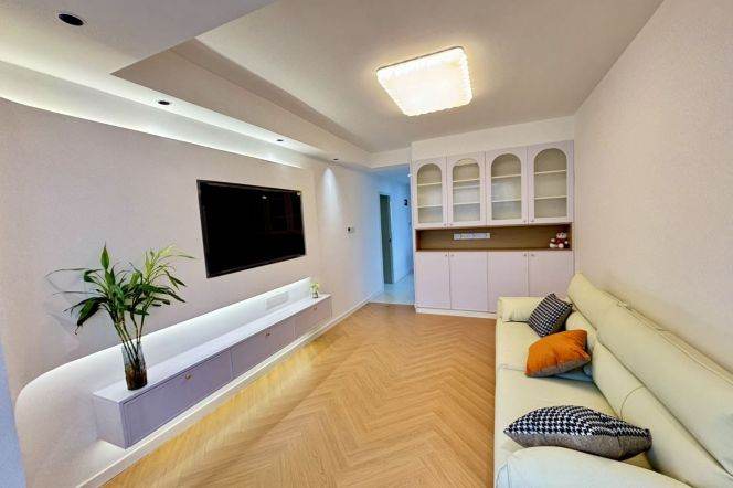 Brand-new Bright 1Br/2Lr/1Bt Super Close to L2/15 Loushanguan Rd Station 