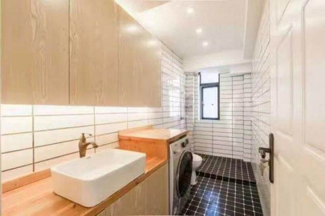 Xintiandi 3 br 130 sqm old Apt&Balcony &Oven for 14.8K