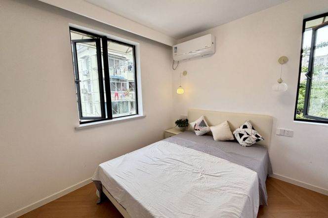 Brand-new Bright 1Br/2Lr/1Bt Super Close to L2/15 Loushanguan Rd Station 