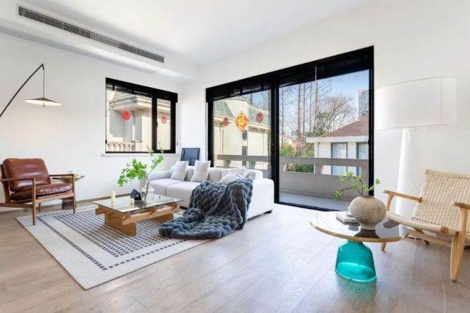 beautiful 4brs lane house floor heating big terrace near Wu kang road line 10,11