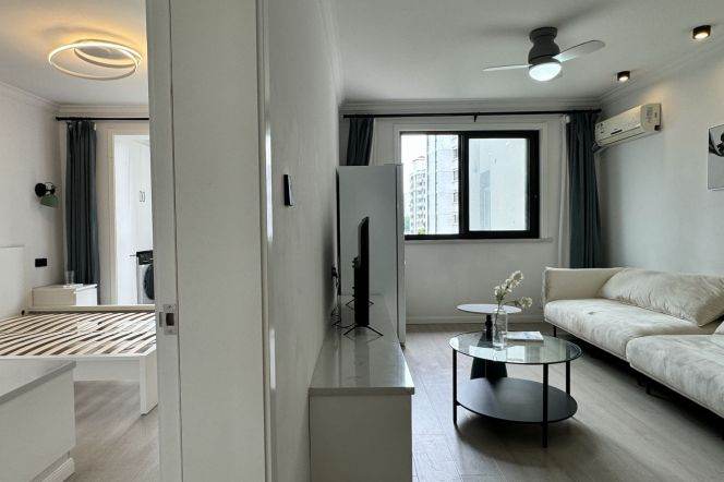 Spacious 1Br + Cloakroom+Elevator | Zhongshan Park Metro L2/3/4 |8K Only