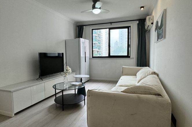 Spacious 1Br + Cloakroom+Elevator | Zhongshan Park Metro L2/3/4 |8K Only