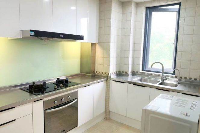 Subway stations of Lines 11 to 15, park-style community, constant temperature throughout the year