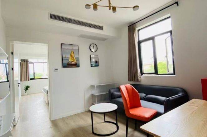 1BR 1LR / bright and cozy / great view / near IAPM