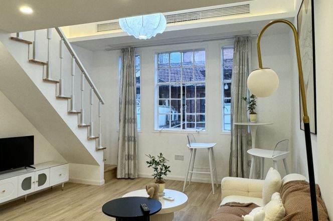 Spacious 1Br Loft style |South Shanxi rd & Iapm | Mid Huaihai rd metro L13