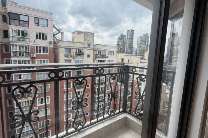2Br&2baths ,Bright ,quiet-@ Open Balcony,@suzhou river,brand new