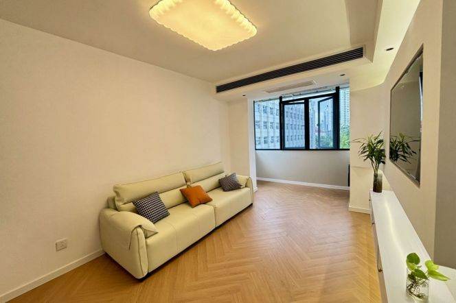 Brand-new Bright 1Br/2Lr/1Bt Super Close to L2/15 Loushanguan Rd Station 