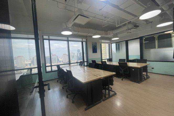 Well-Equipped Office near People square, with Large Window, Ready for Immediate Occupancy