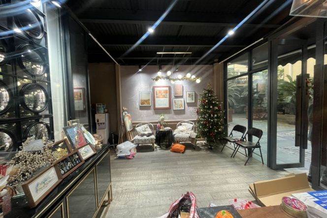 Ground Floor Street-Facing Shop: 7m Loft Layout, Independent AC, Plumbing Ready