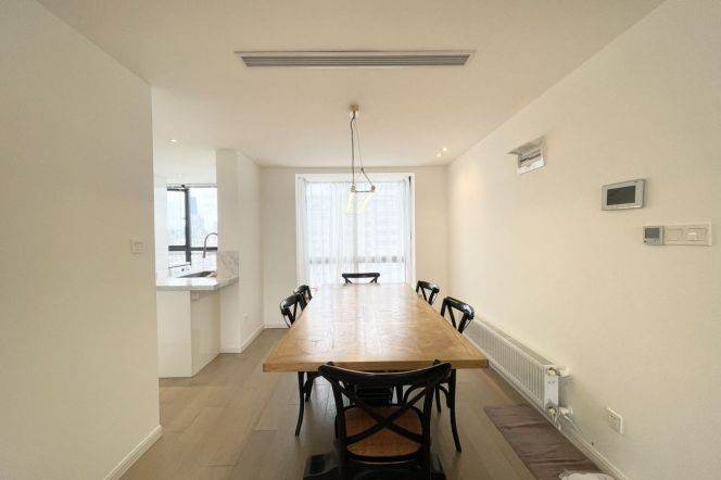 190 sqm 4 br Apt &balcony &wall heating/changning 24K