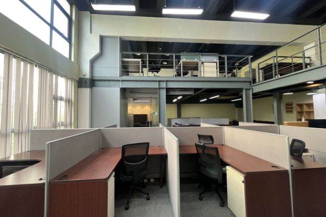 Single-Sided Floor-to-Ceiling Window Office: 6m Loft, 40 Stations, 7*24H A/C