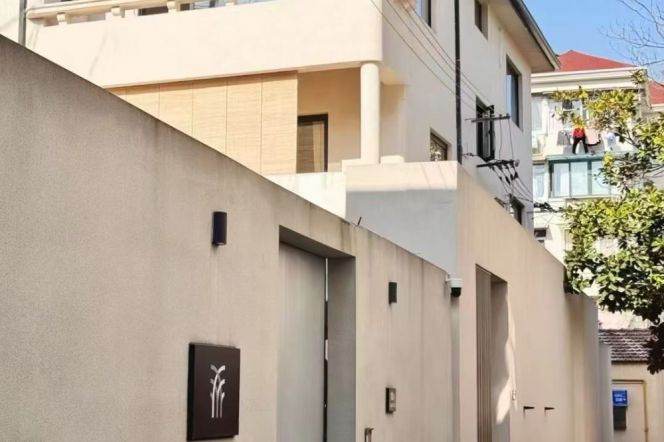 beautiful 4brs lane house floor heating big terrace near Wu kang road line 10,11