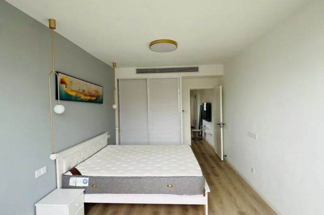 1BR 1LR / bright and cozy / great view / near IAPM