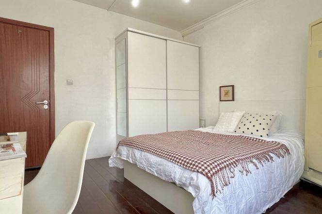 Cozy room near Jiangsu rd,close to ECNU/SJTU,accept advance reservation 