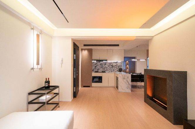 Well Renovated 2+1BR 2BA Residence By Suzhou Creek/Jing'an