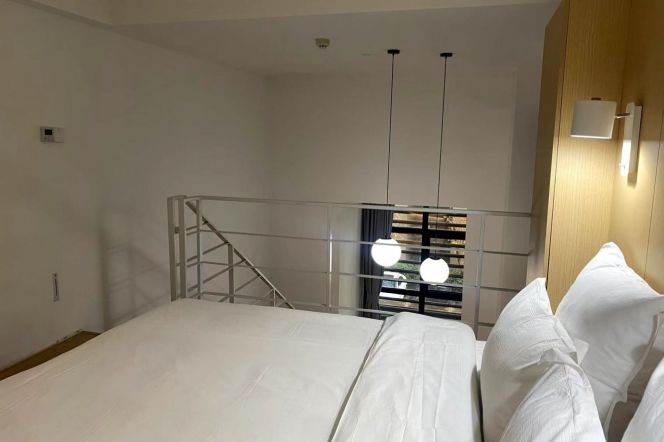 1BR loft near line 9/12 Jia'shan Rd and Jiao'tong Uni can long and short lease