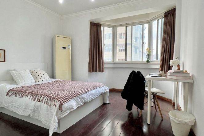 Cozy room near Jiangsu rd,close to ECNU/SJTU,accept advance reservation 