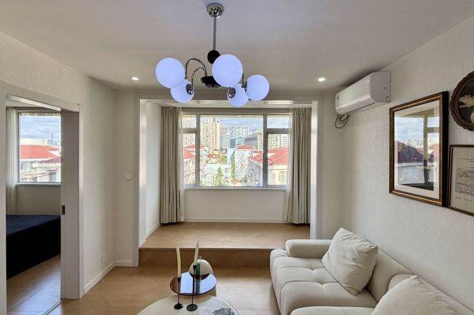 2Bdrs 1bath/Spacious /Bright/Line 7/12 Middle Longhua Rd/Nice Compound/elevator