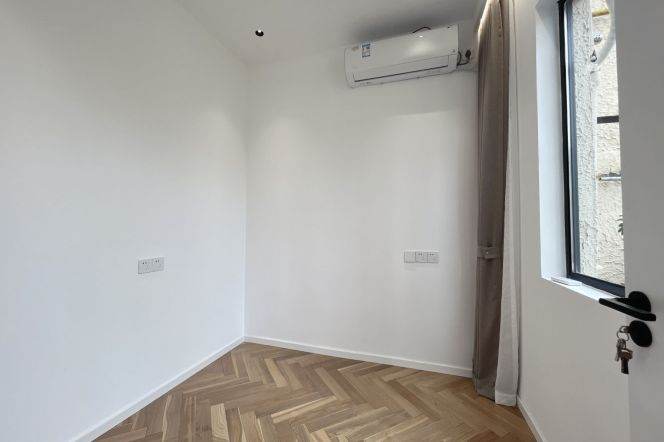 Fancy 2BR Apt + Terrace | Suzhou Creek | High ceilings & heating | 15.5K