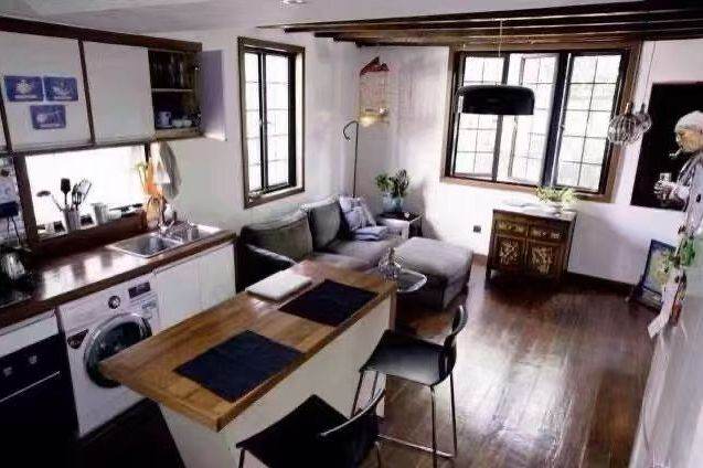 Cozy 2br with price terrace,Line 1/10/12 South Shanxi Road St.