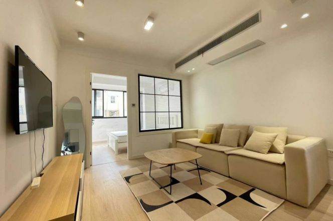 Spacious 1br 2lr/all bright room/big living room,Zhongshan park@L2/3/4
