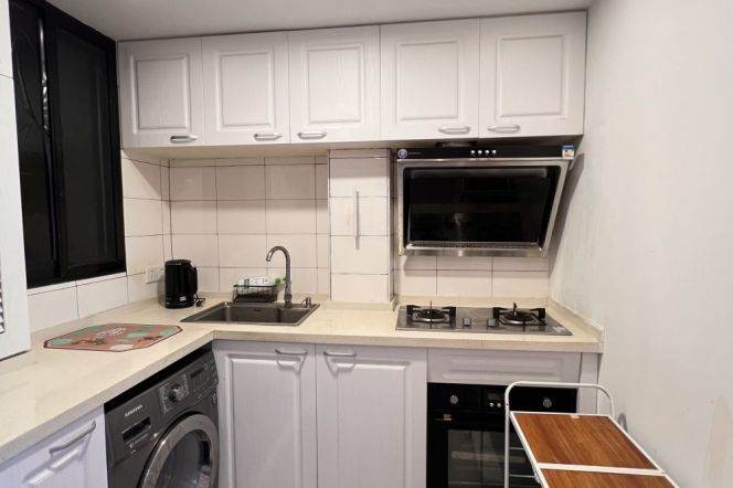 Line 1 Hengshan Rd. Cosy Apt. w. Elevator 