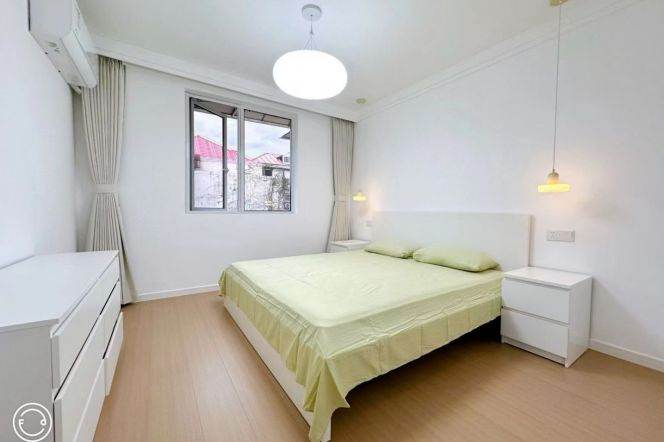 Newly Renovated 2Br/2Lr/1Bt Close to L2/15 Loushanguan Rd Station 