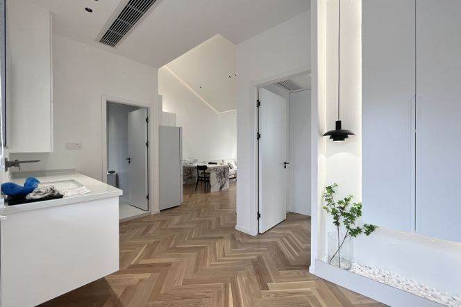 Fancy 2BR Apt + Terrace | Suzhou Creek | High ceilings & heating | 15.5K